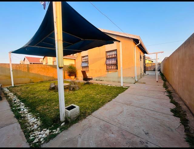 2 BEDROOM HOUSE FOR SALE IN SAVANNA CITY